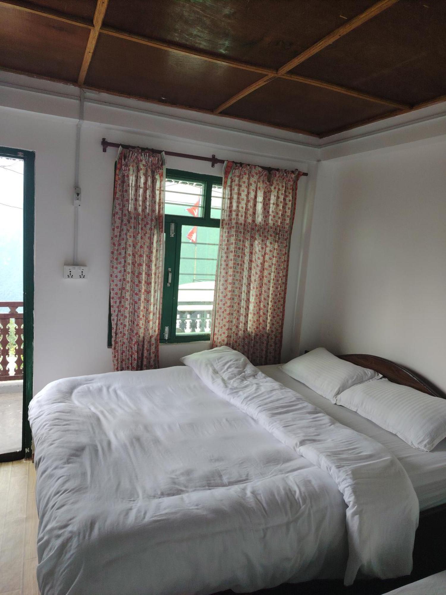 Panorama View Point Lodge And Restaurant, Annapurna-10, Ghandruk ,Agarju Astam Buitenkant foto